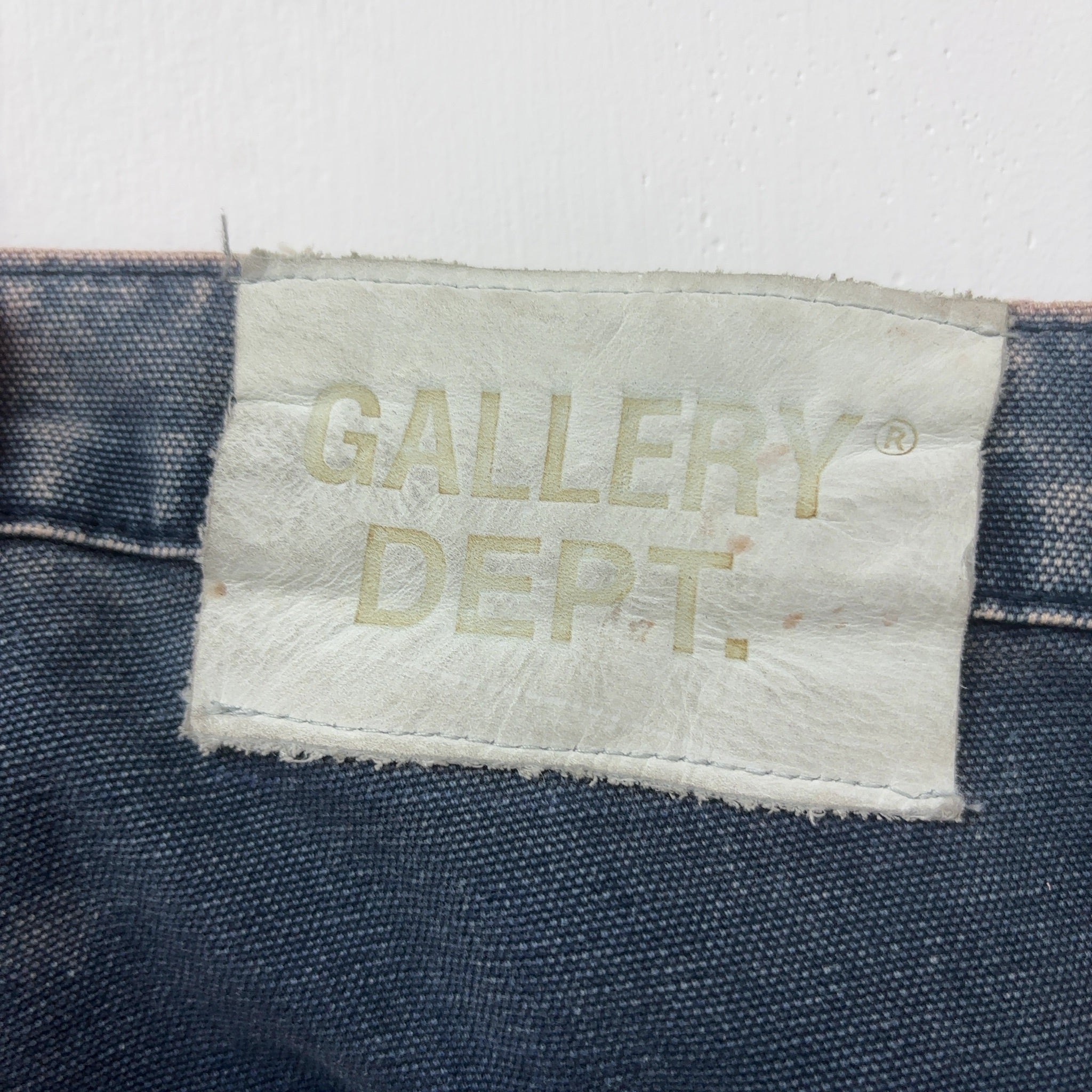 GALLERY DEPT 'WHITE PAINT' NAVY CARPENTER FLARE JEANS