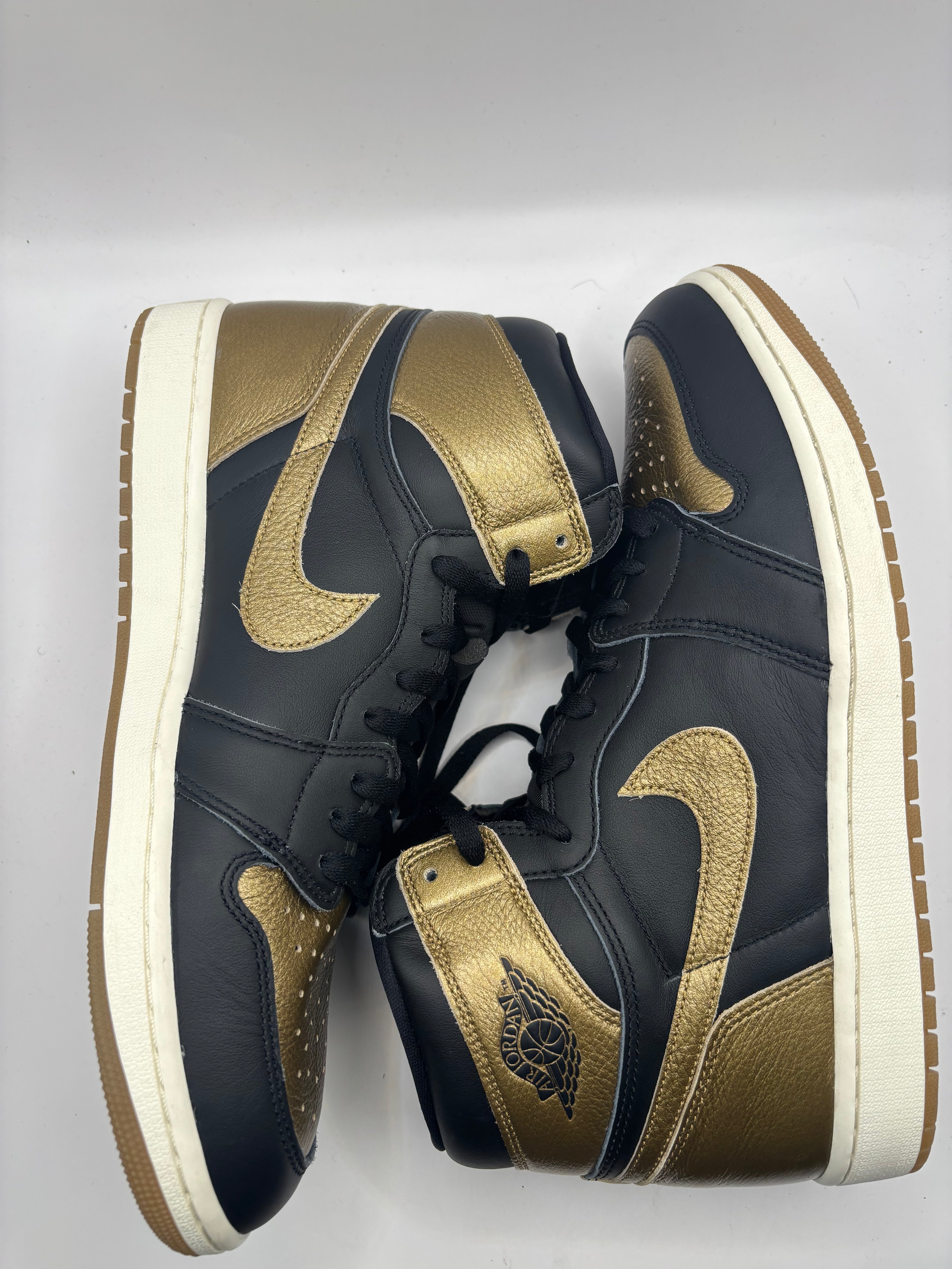 Jordan 1 Retro High OG Black Metallic Gold