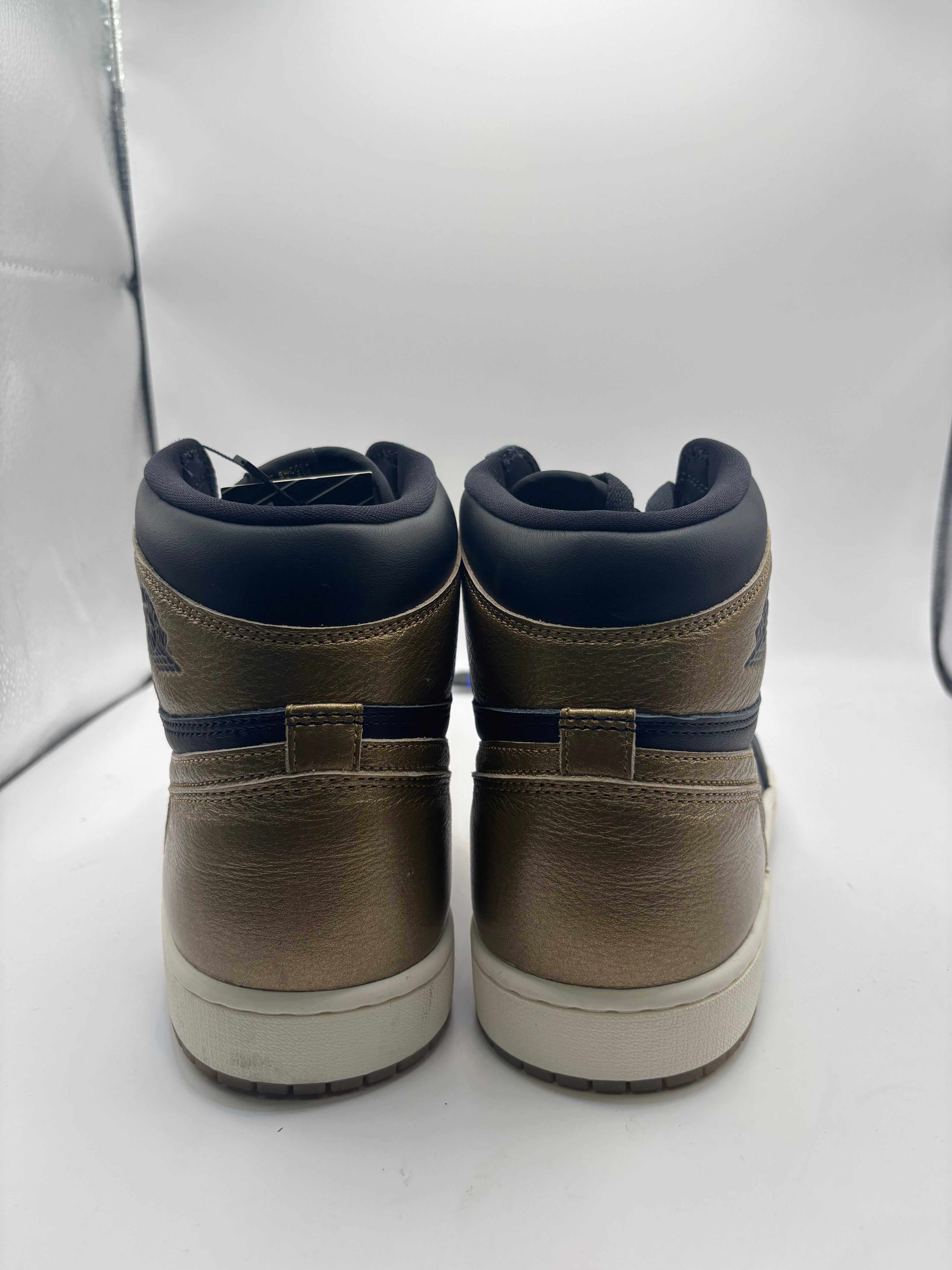 Jordan 1 Retro High OG Black Metallic Gold