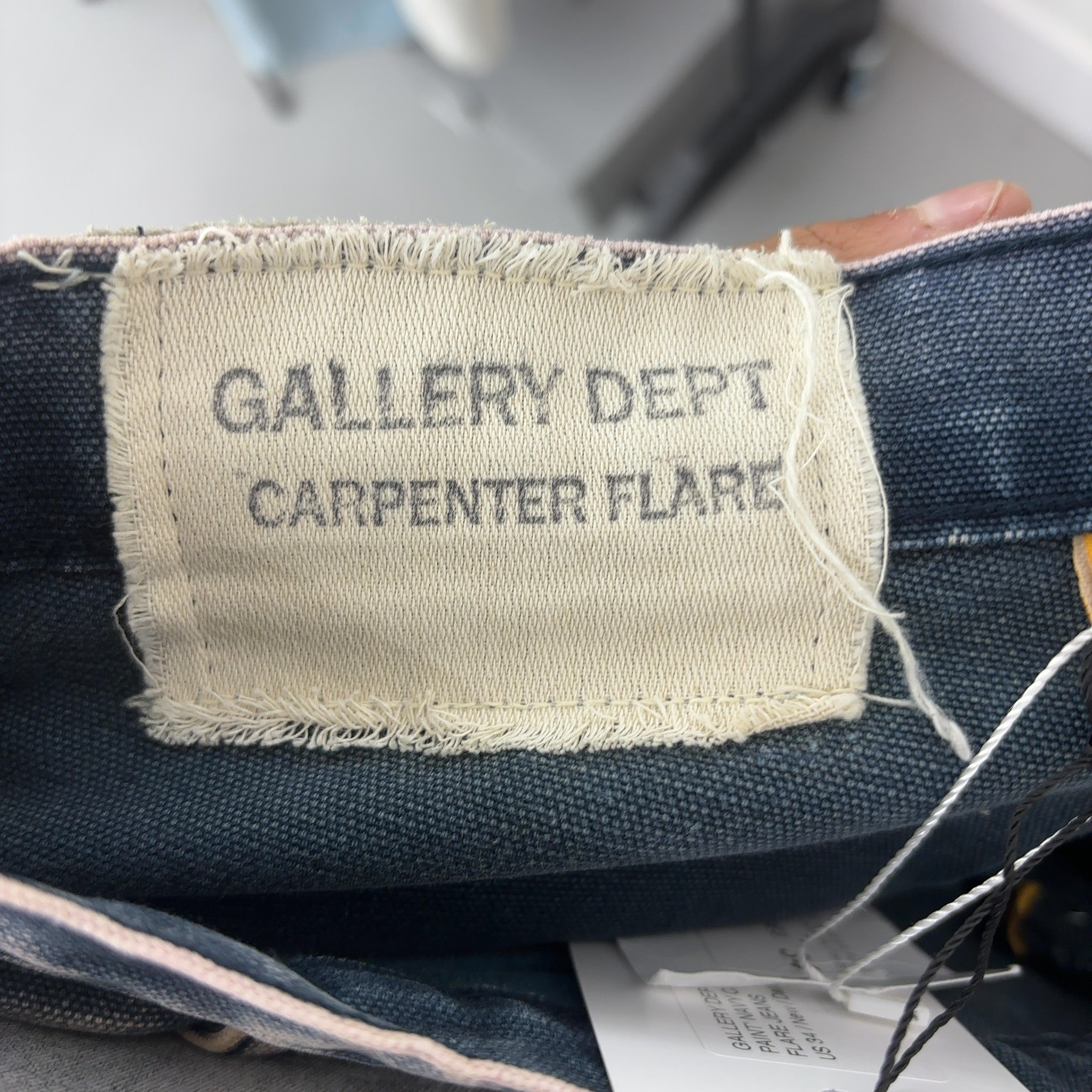 GALLERY DEPT 'WHITE PAINT' NAVY CARPENTER FLARE JEANS