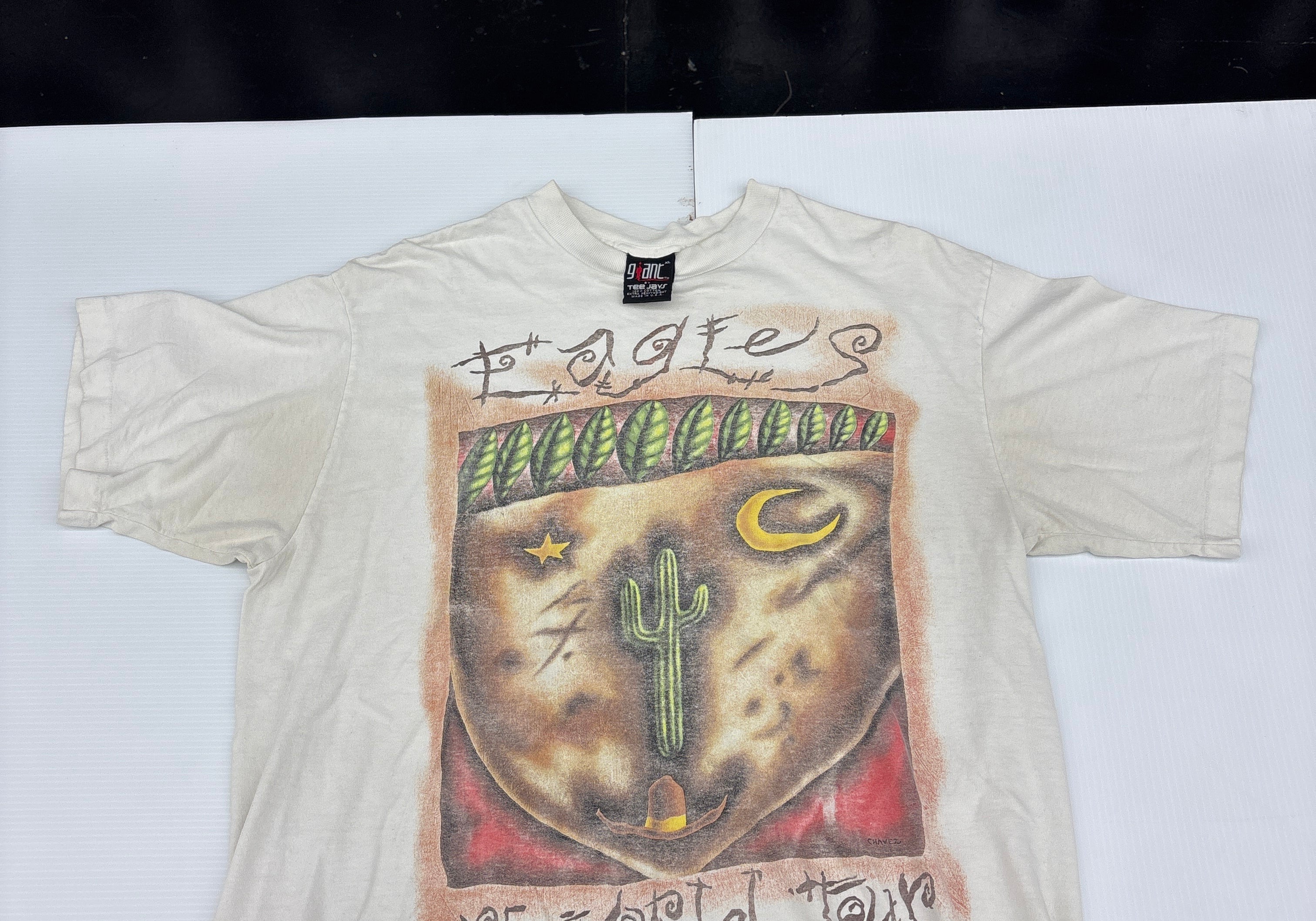 Vintage EAGLES 1994 World Tour Adult VINTAGE T-Shirt Large cactus art hotel california