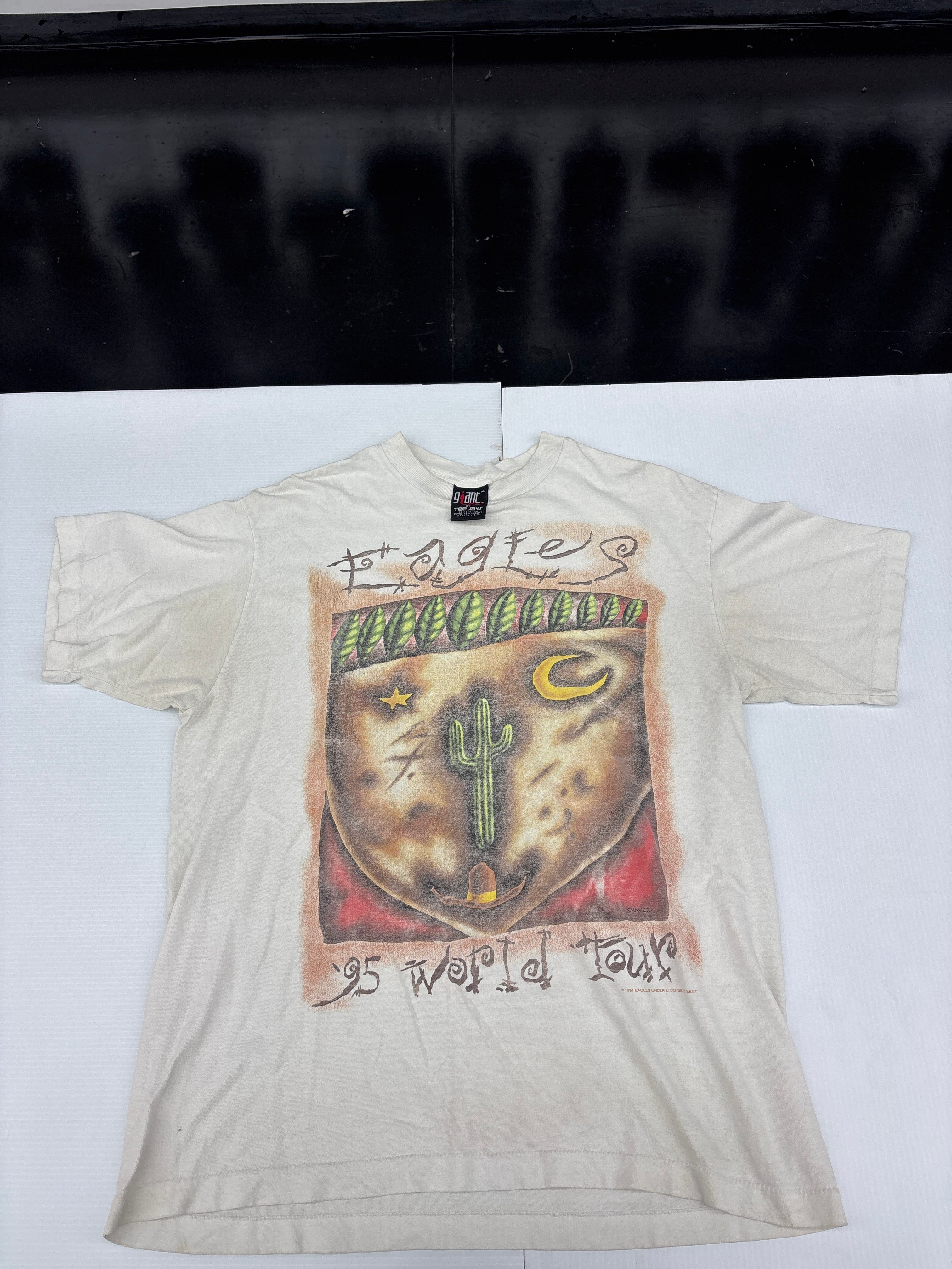 Vintage EAGLES 1994 World Tour Adult VINTAGE T-Shirt Large cactus art hotel california