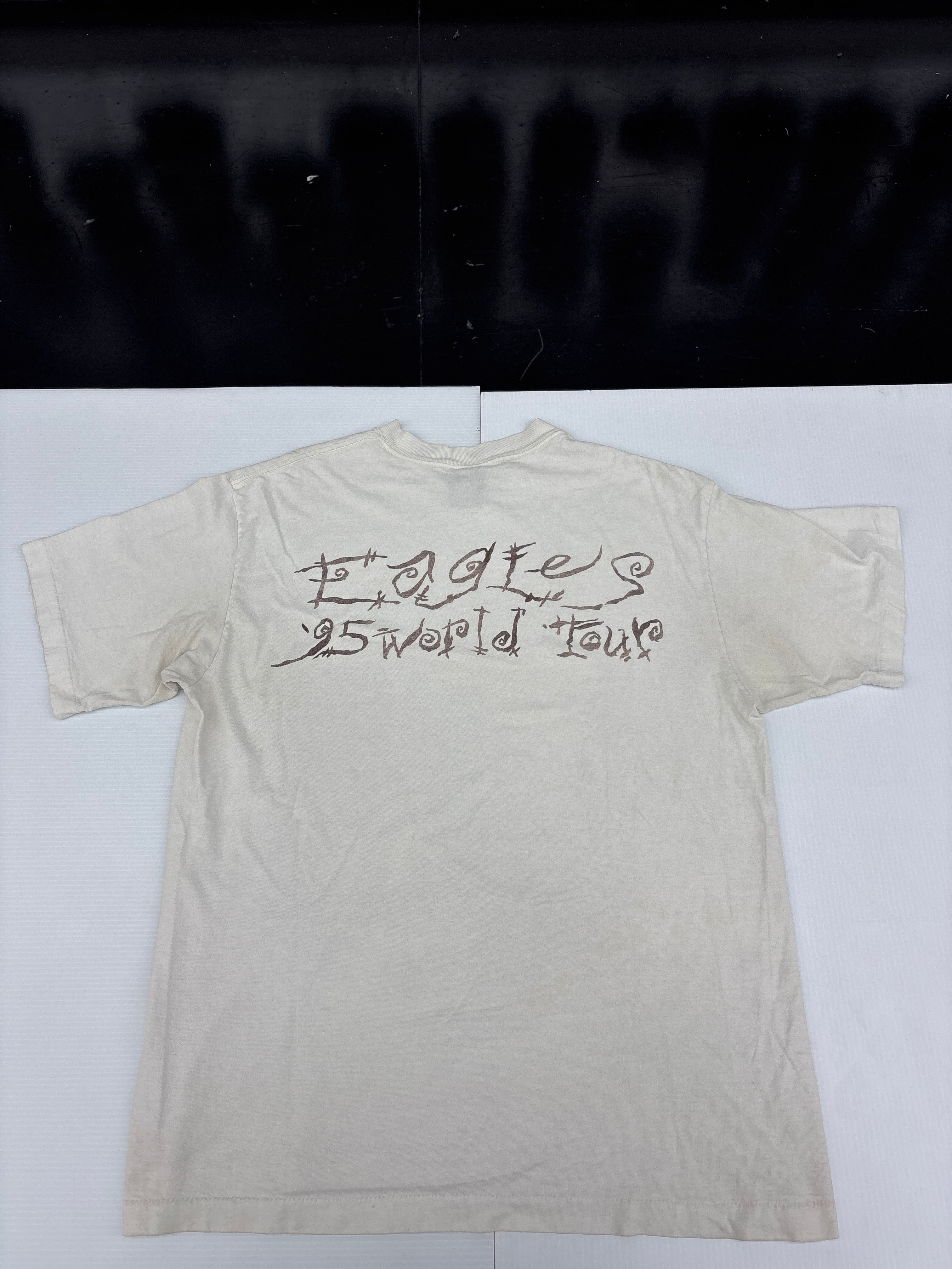 Vintage EAGLES 1994 World Tour Adult VINTAGE T-Shirt Large cactus art hotel california
