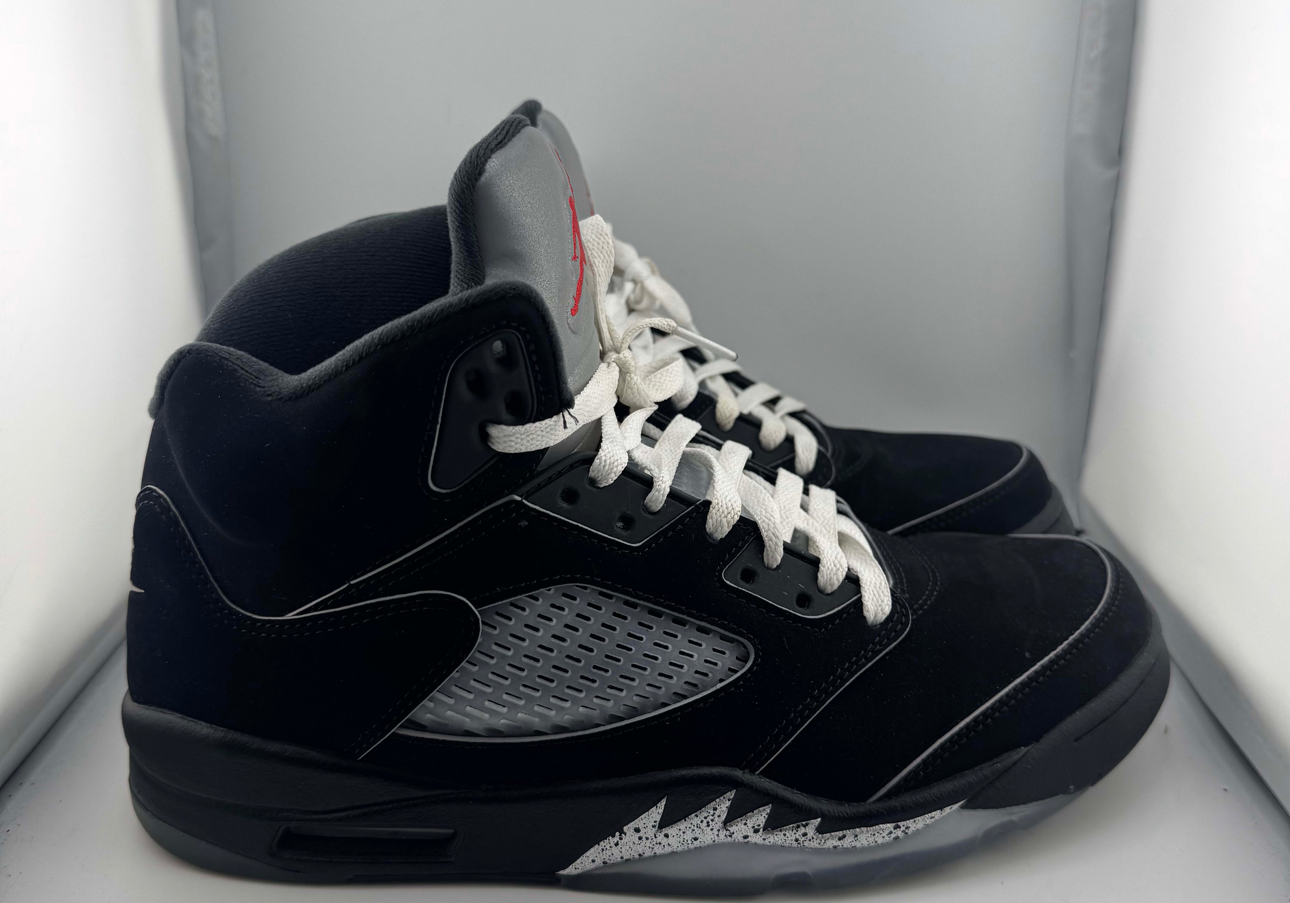 Jordan 5 Retro Fire Red Black Tongue (2025)