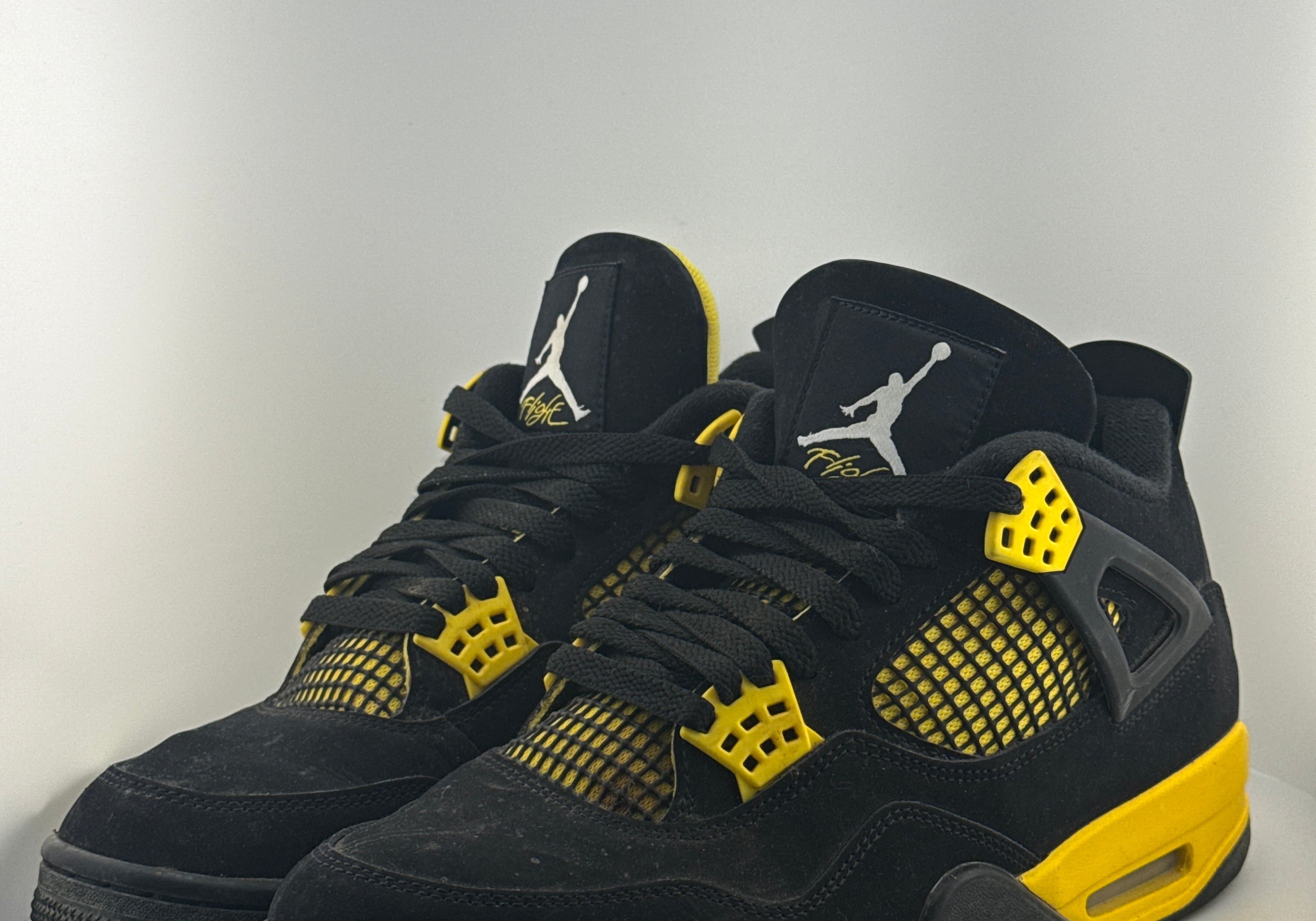 Jordan 4 Retro Thunder (2023)