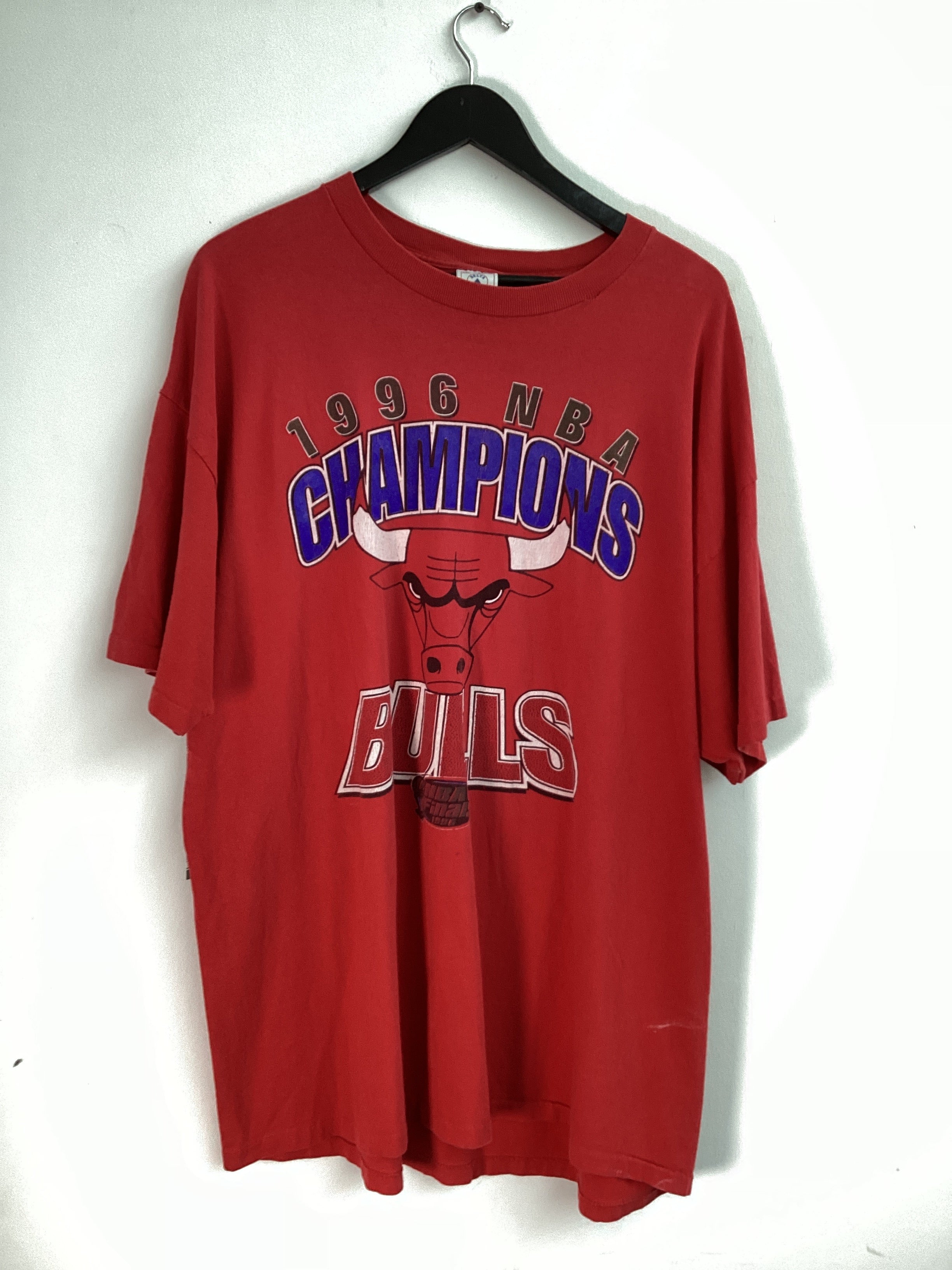 Vintage Bulls Champions Tee Red