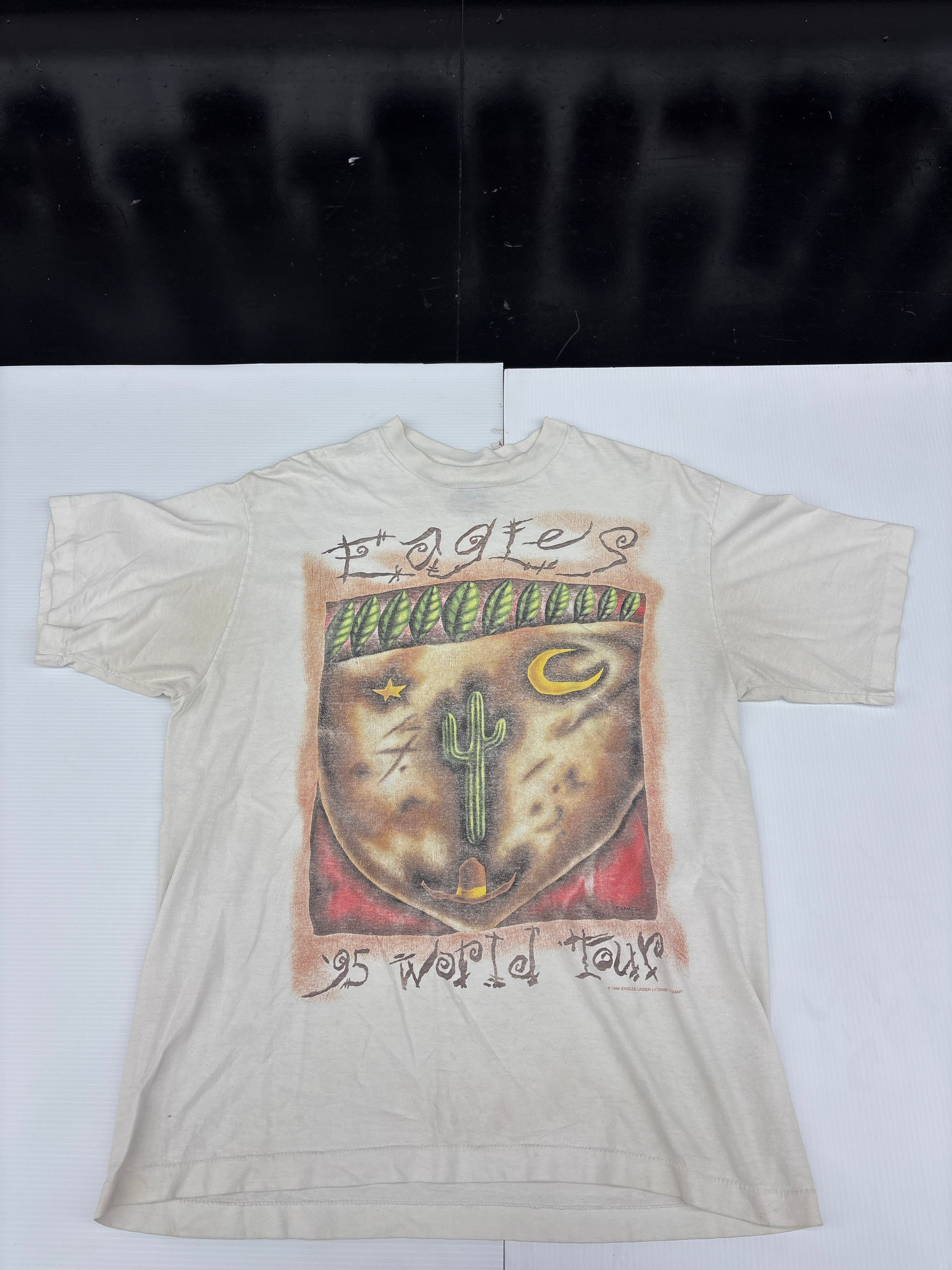 Vintage EAGLES 1994 World Tour Adult VINTAGE T-Shirt Large cactus art hotel california
