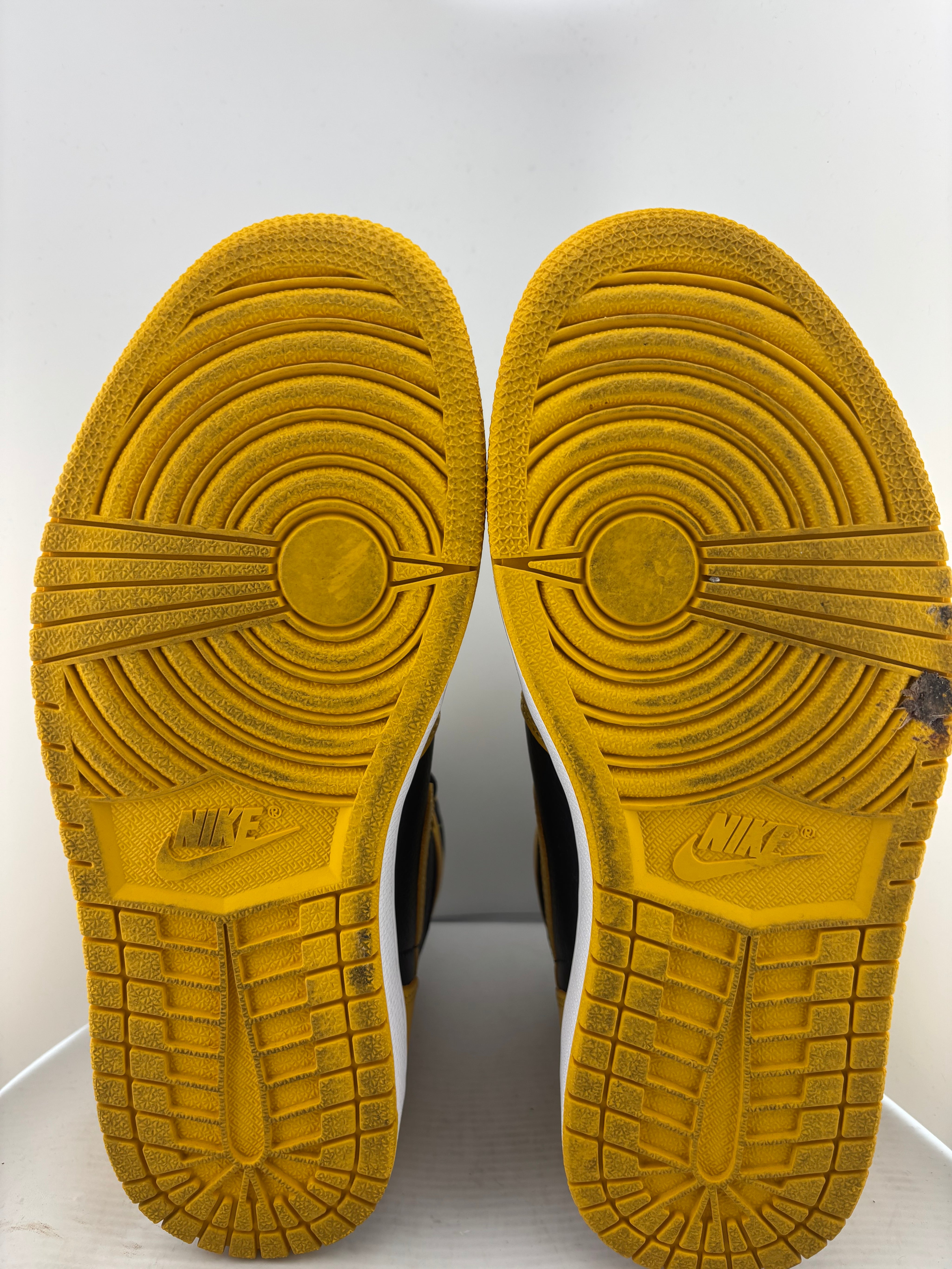 Jordan 1 Retro High Pollen
