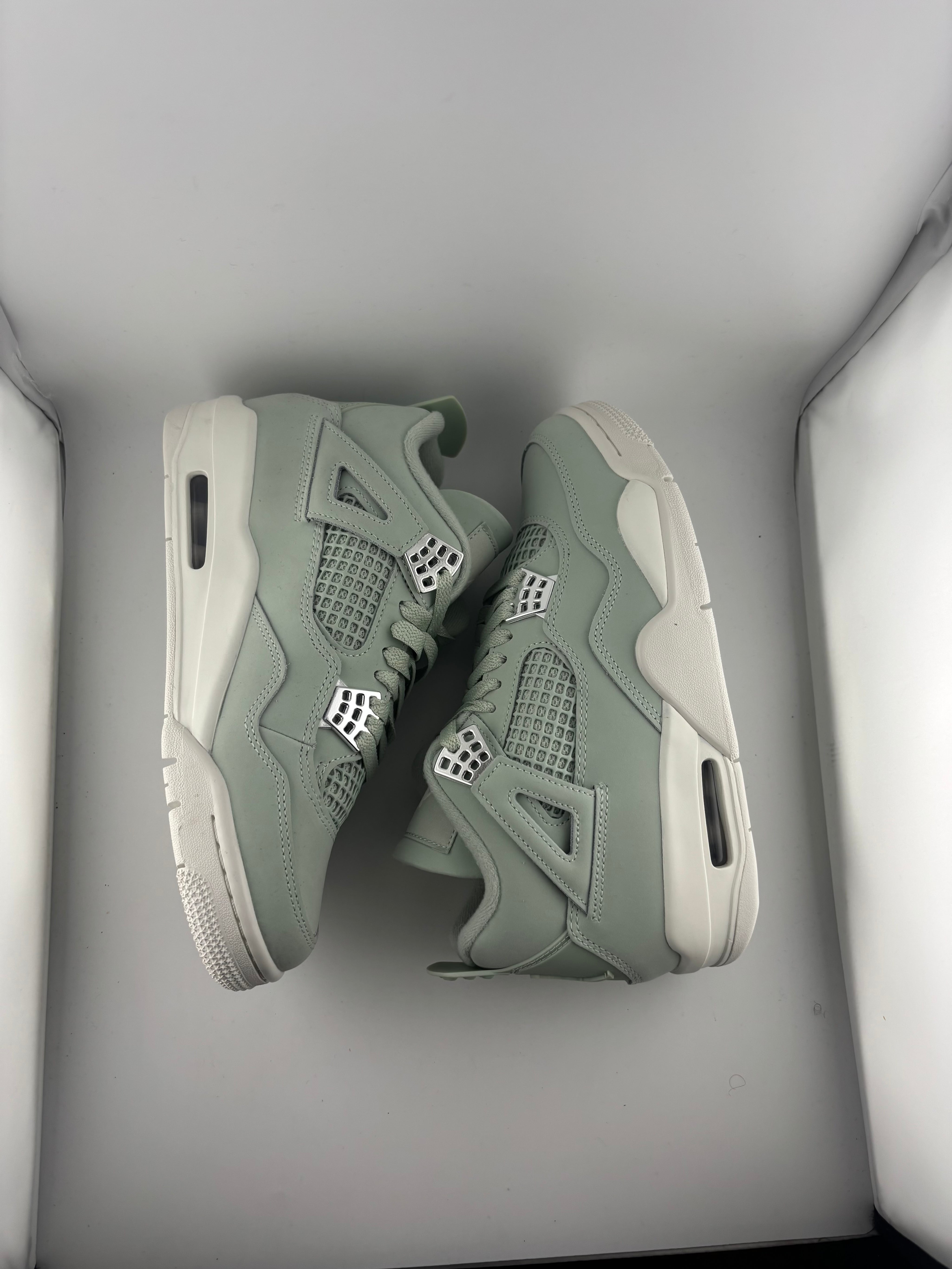 Jordan 4 Retro Abundance Seafoam Sail (Women's)