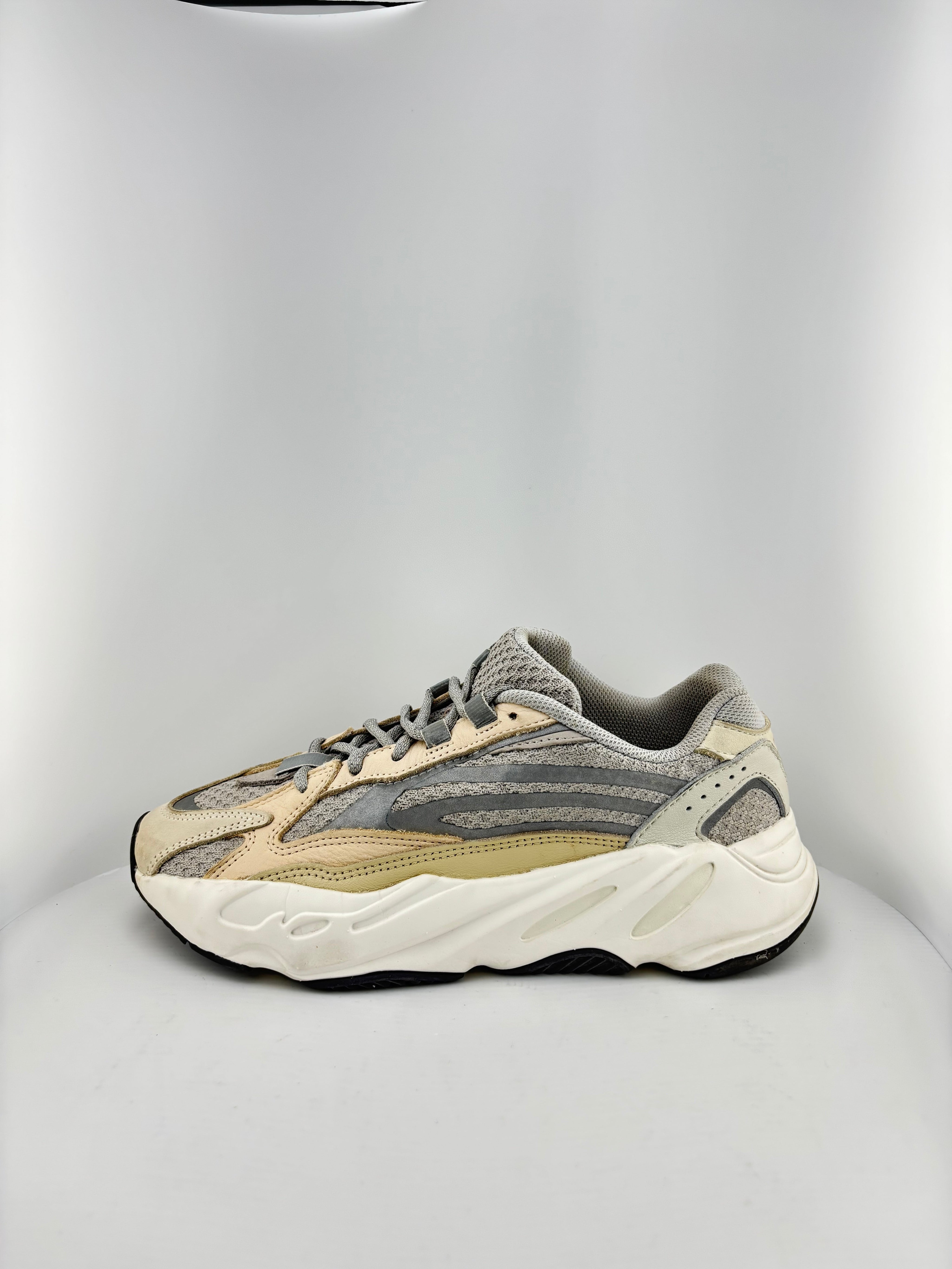 adidas Yeezy Boost 700 V2 Cream